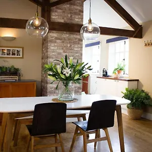  Holiday home Hues Piece Paynes Farm