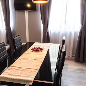 Nav Apartment Split